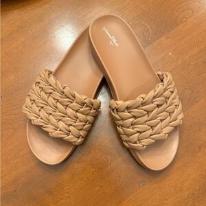 Universal Thread Sandals Size 9